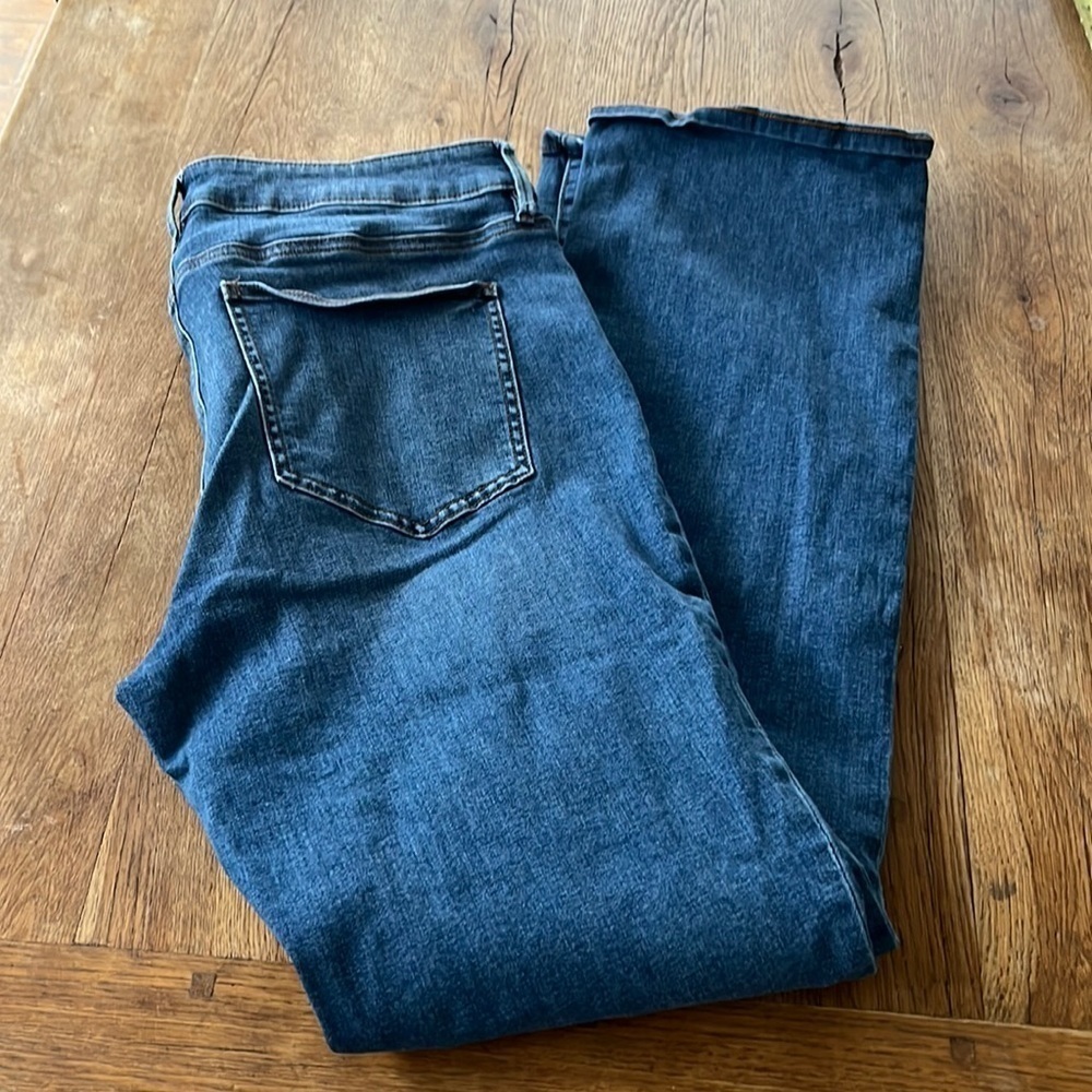 •ANN TAYLOR• Curvy Fit Blue Jeans  - Size 14T